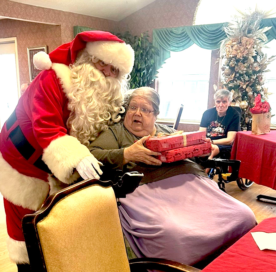 Santa Stopped by at Liberty of Lima - 8